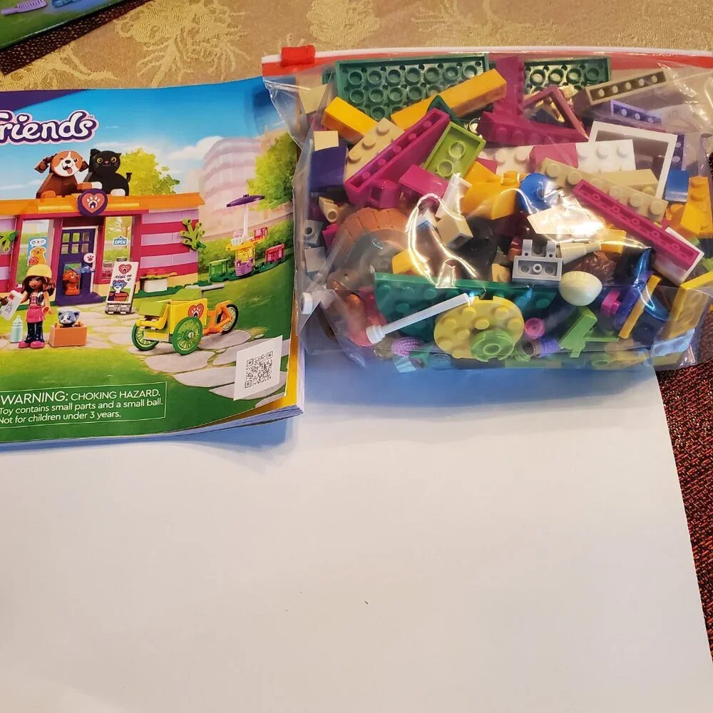 Lego 41699 Friends- Pet-Adoption Cafe 192 Pieces Building Toy Kit Set.
